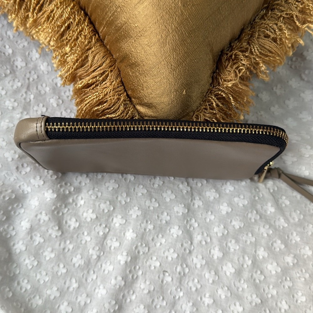 Bandolier Taupe Expanded Zip Cell Pouch - Picture 11 of 16